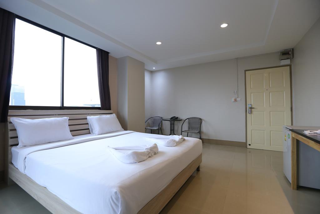 Ck2 Hotel Bangkok Exterior foto